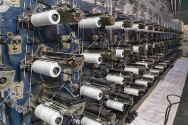 Poşet yapmak için polipropilen ipliği üretimi.