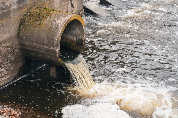 Dirty Water Flows Pipe River Environmental Pollution Sewerage Treatment Facilities — Stock Photo, Image