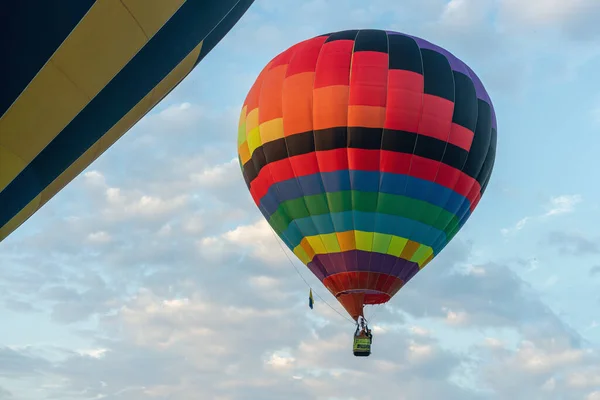 Belaya Tserkov Ukraina Sierpnia 2020 Kolorowy Balon Gorące Powietrze Błękitnym — Zdjęcie stockowe