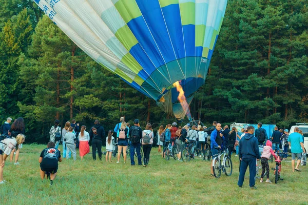 Belaya Tserkov Ukraine August 2020 Egy Léggömb Turistákkal Egy Kosárban — Stock Fotó