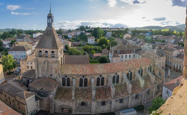 Cluny, Fransa - 08 28 2021: Peynir kulesinden panoramik manzara