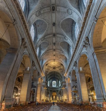 Paris, Fransa - 11 13 2021: Saint-Germain-des-Pres bölgesi. Saint-Sulpice Kilisesi 'nin içine bak