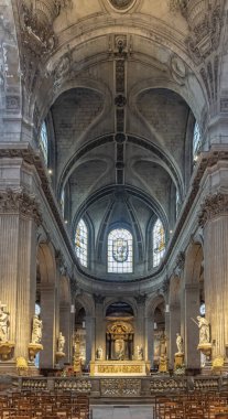 Paris, Fransa - 11 13 2021: Saint-Germain-des-Pres bölgesi. Saint-Sulpice Kilisesi 'nin içine bak