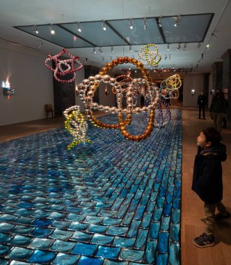 Paris, Fransa - 12 04 2021: Paris Güzel Sanatlar Müzesi. Le Petit Palais 'deki heykel manzarası