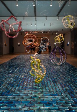 Paris, Fransa - 12 04 2021: Paris Güzel Sanatlar Müzesi. Le Petit Palais 'deki heykel manzarası