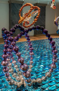 Paris, Fransa - 12 04 2021: Paris Güzel Sanatlar Müzesi. Le Petit Palais 'deki heykel manzarası