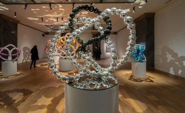 Paris, Fransa - 12 04 2021: Paris Güzel Sanatlar Müzesi. Le Petit Palais 'deki heykel manzarası