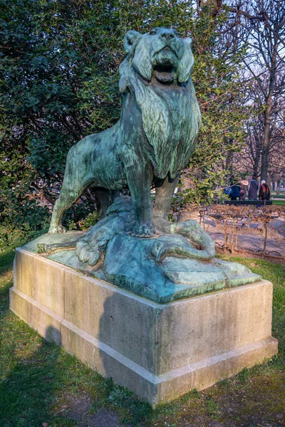 Париж Франция 2022 Люксембургский Сад Вид Статую Нубийского Льва Внутри — стоковое фото