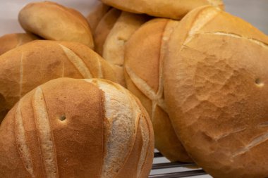 Esnaf fırıncı ve pasta şefi. Bir pastanede ekmek ayrıntıları