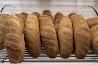 Esnaf fırıncı ve pasta şefi. Bir fırında gevrek ekmeği ayrıntıları