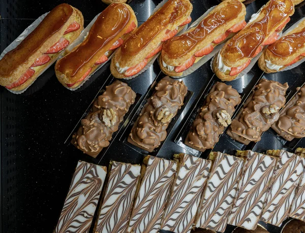 Panadero Artesanal Pastelero Detalle Tartaletas Pasteles Mezclados Una Panadería — Foto de Stock