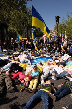 Ukrayna 'daki savaşa karşı gösteri. Ukrayna gösterisi için Mart ayındaki kalabalığın görüntüsü