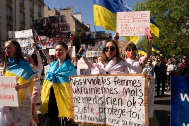 Ukrayna 'daki savaşa karşı gösteri. Ukrayna gösterisi için Mart ayındaki kalabalığın görüntüsü