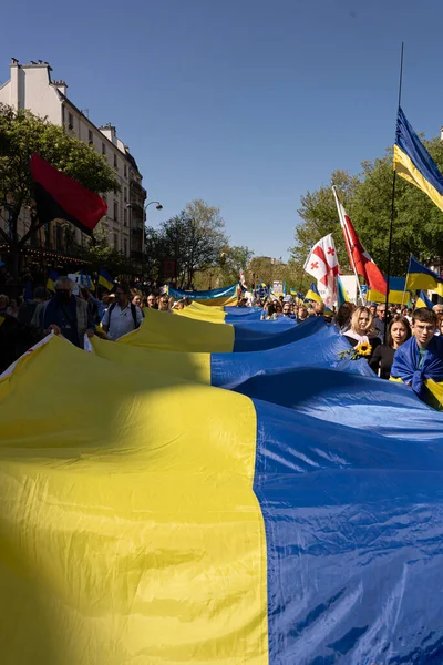 Ukrayna 'daki savaşa karşı gösteri. Ukrayna gösterisi için Mart ayındaki kalabalığın görüntüsü