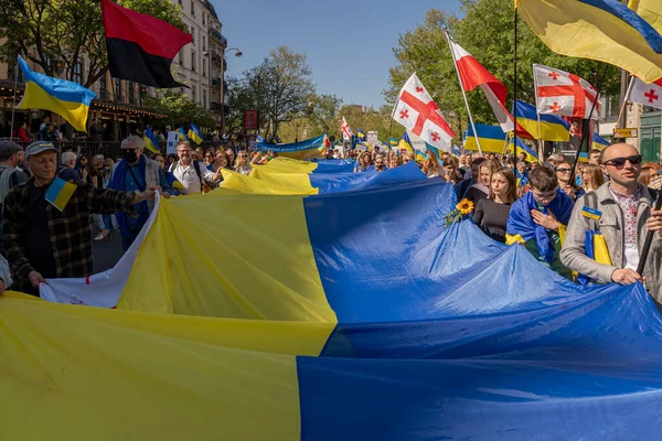 Demonstrace Proti Válce Ukrajině Pohled Dav Průběhu Března Ukrajinské Demonstrace — Stock fotografie