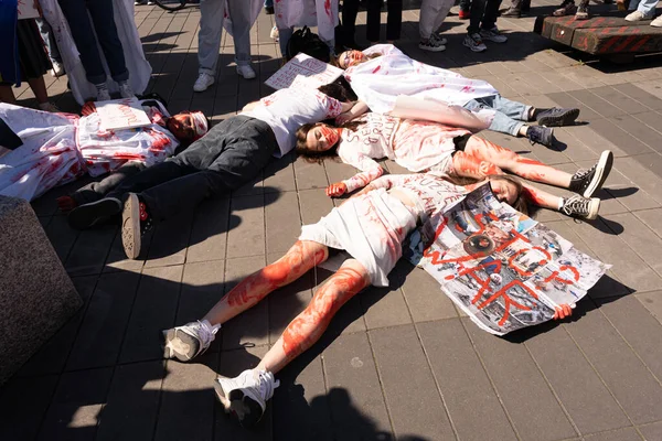 Ukrayna 'daki savaşa karşı gösteri. Ukrayna gösterisi için Mart ayındaki kalabalığın görüntüsü