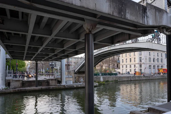 Des Gens Attendent Pont Levant Flandre Pour Descendre Long Bassin — Photo