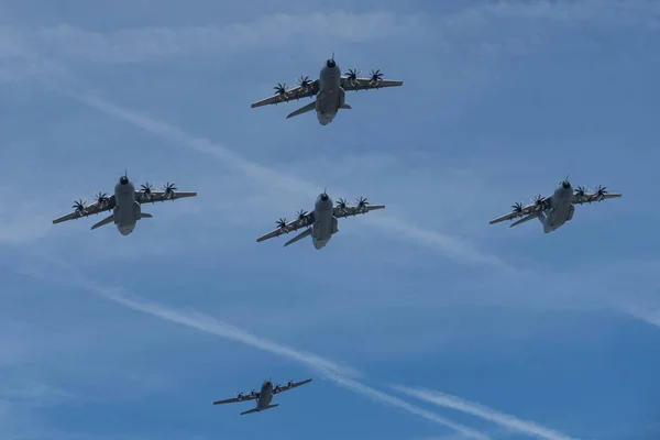 Espectáculo Aéreo Del Julio Aviones Militares Sobrevolando Distrito Defense —  Fotos de Stock