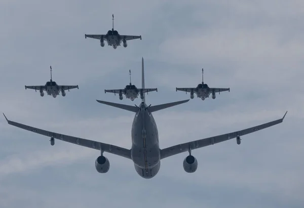 Авиашоу Июля Военные Самолеты Летающие Над Районом Оборона — стоковое фото