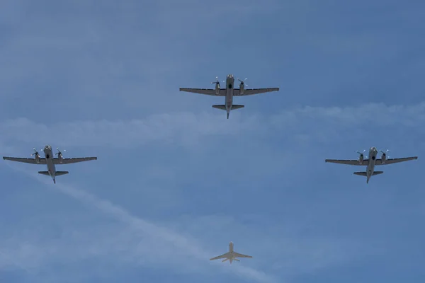 Espectáculo Aéreo Del Julio Aviones Militares Sobrevolando Distrito Defense —  Fotos de Stock