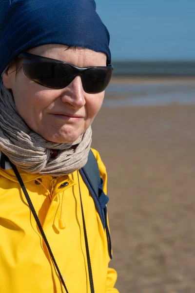 Portrait Woman Wearing Yellow Raincoat Blue Head Cover Sand Scarf — Foto de Stock