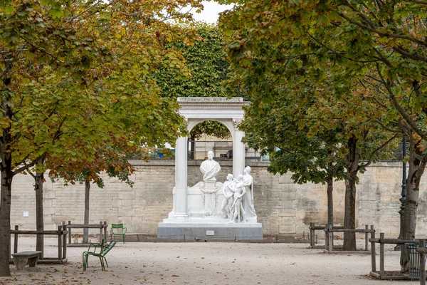 Tuileries Garten Marmorskulptur Von Zwei Männern Und Einer Frau Mit — Stockfoto