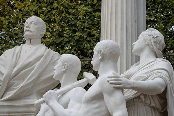 Paris France 2022 Tuileries Garden Marble Sculpture Two Men Woman — Stock Photo, Image