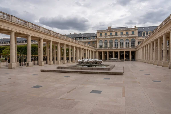 Spherades Beeldhouwfonteinen Van Pol Bury Tuin Galerij Van Het Palais — Stockfoto