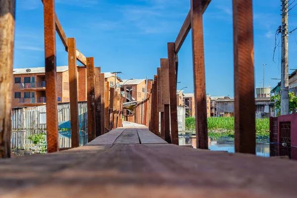 Manaus enchente 2012, Foto de ponte improvsada no bairro Crespo.