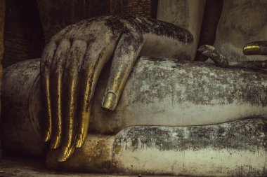 Sukhothai Eyaleti, Tayland - 20 Nisan 2018: Eski Buda 'nın El Heykeli, Tayland' ın Sukhothai Eyaleti 'ndeki Watsichum İçerisindeki Popüler Turistlerin Çekiciliği.