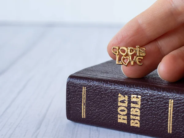 Deus Amor Citação Texto Com Letra Dourada Mão Ser Humano — Fotografia de Stock