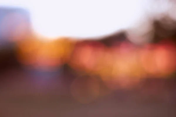 Renkli Bokeh ışıkları arka planda. Odaklanmamış resim. 