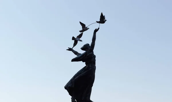 Ukraina Kijów Pomnik Rzeźby Pokój Stacji Metra Dnipro Kijowie Ukraina — Zdjęcie stockowe