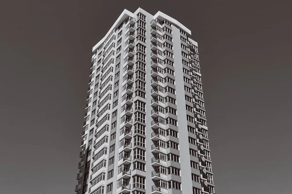 空を背景に 現代の新しい住宅コンクリート高層ビル 複数階建ての新しいビルドのフロントビューの一部 近代的な複数階建ての住宅地 白黒写真 — ストック写真