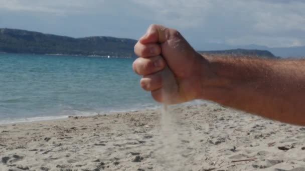 Man hands let the sand flow in the wind — Stock video