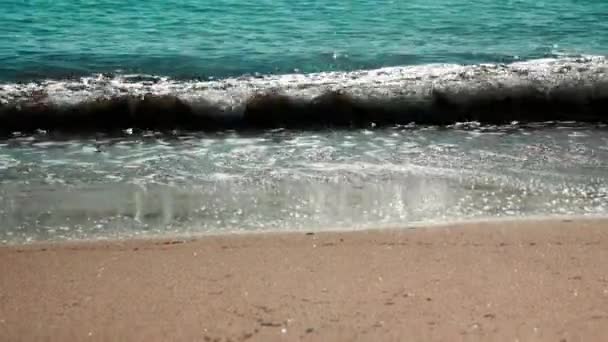 Acqua turchese sensazione di pace idilliaca vista sul terreno — Video Stock