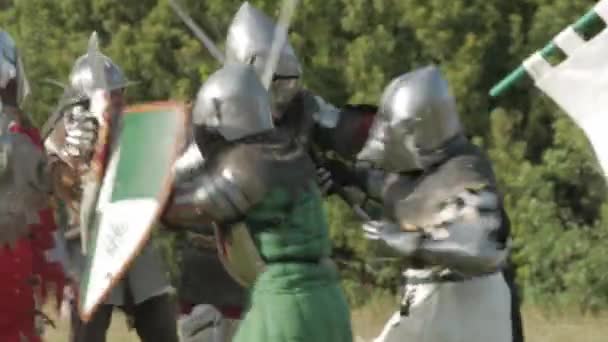 カリアリ サルデーニャ イタリア 5月22 2022 歴史的な再現 大衆のための公演中に重武装騎士の間で戦う — ストック動画