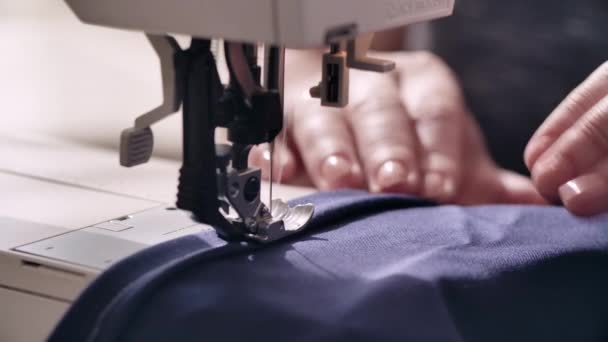 Womans hands sews a blue fabric on sewing machine — Stock Video