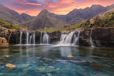Peri havuzlarında gün batımı, Glen Brittle, Skye Adası, İskoçya