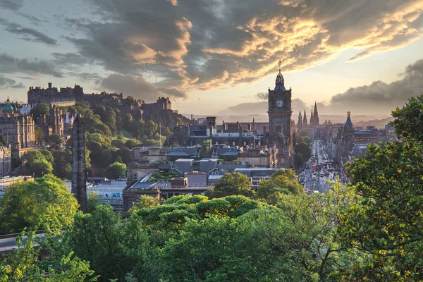 エディンバラ,エディンバラ,スコットランド,イギリス,ヨーロッパのカルトン・ヒルからの眺め. — ストック写真