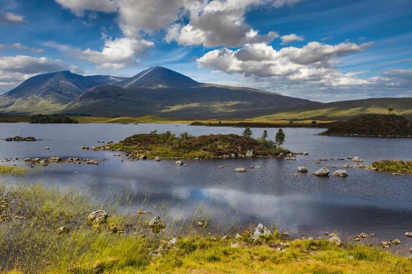 The lakes of Lochan na h-Achlaise on the vast peat bogs of Rannoch Moor in the remote West Highlands of Scotland. — Stock Photo, Image