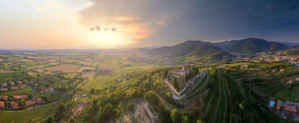 Vista aérea panorámica de la campiña Franciacorta, Lombardía, Italia — Foto de Stock