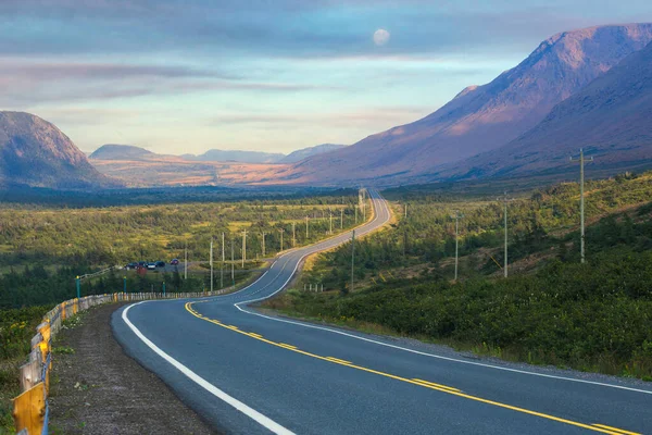 Kręta Droga Biegnąca Obok Tablelands Parku Narodowym Gros Morne Nowej — Zdjęcie stockowe