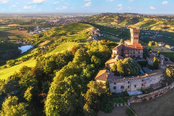 Luftaufnahme Des Schlosses Cigognola Mit Seinem Weinberg Hintergrund Oltrepo Pavese — Stockfoto