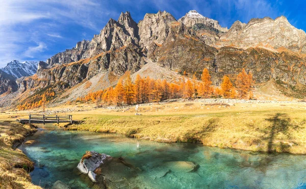 ブスカニア渓谷の始まり アルプ デヴェロ ヴァレ アンティゴリオ ピエモンテ州 イタリア 高品質の写真 — ストック写真