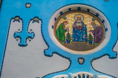 Bratislava, Slovakya 'nın simgelerinden biri olan Saint Elizabeth Macar Mavi Kilisesi' nin lekeli cam detayları..