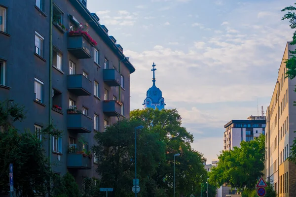 Old Apartment Building City Bratislava Famous Blue Church Background — Fotografia de Stock