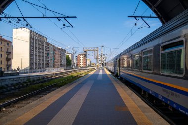 TURIN, ITALY - 22 Ağustos 2021: Ünlü tren istasyonu 