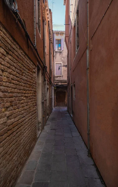View Historic Houses Narrow Alley Venice Italy — Zdjęcie stockowe