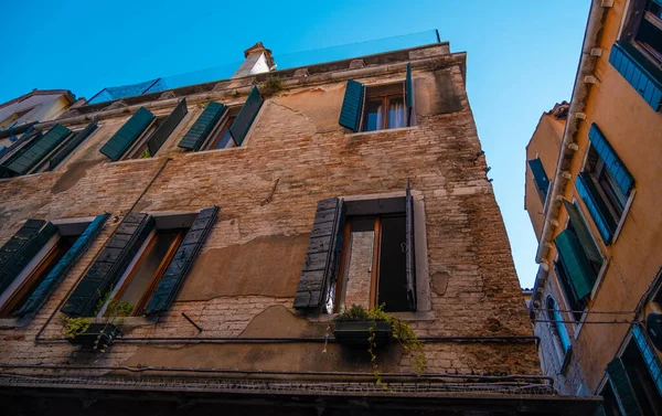 İtalya 'nın Venedik sokaklarında inşa edilme manzarası.